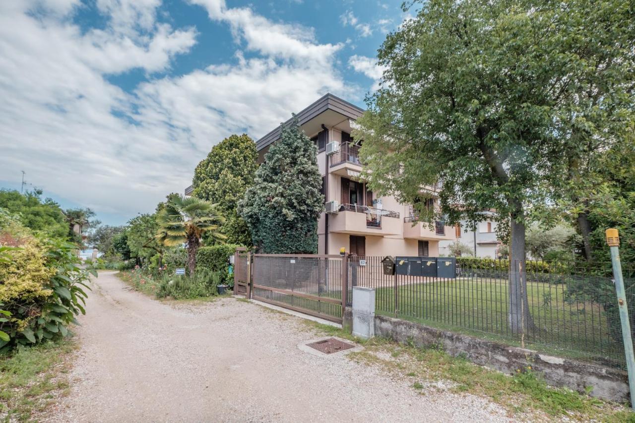 Casa Lugana 9 - Monolocale Con Piscina Fronte Lago Сірміоне Екстер'єр фото