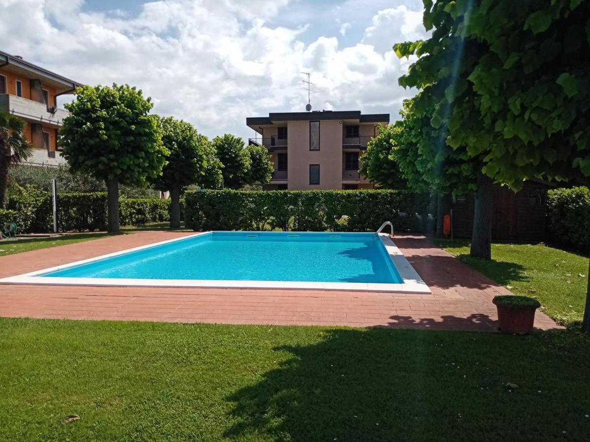 Casa Lugana 9 - Monolocale Con Piscina Fronte Lago Сірміоне Екстер'єр фото