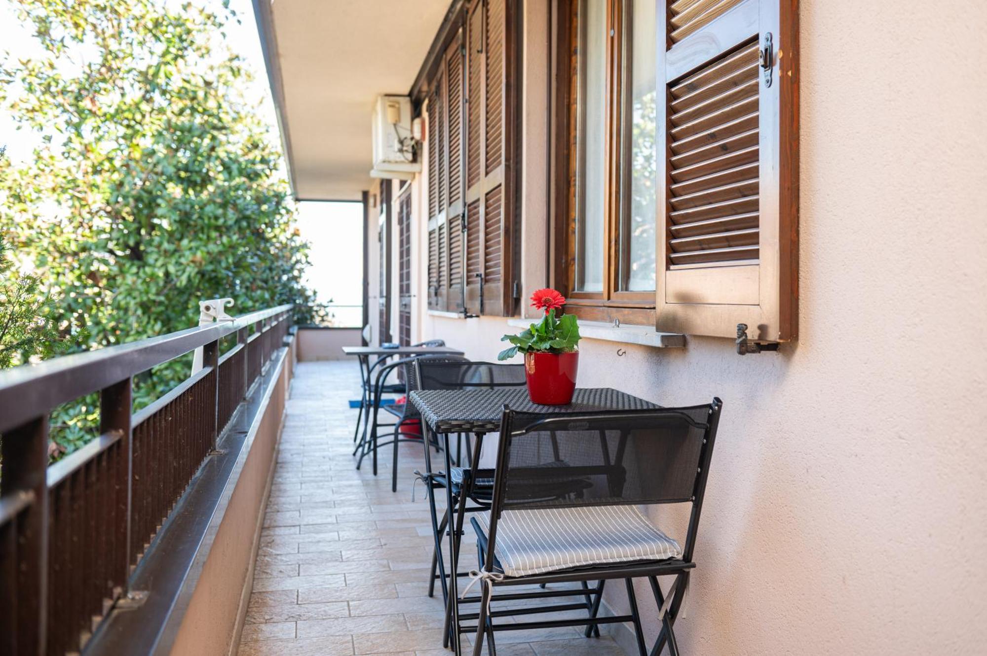 Casa Lugana 9 - Monolocale Con Piscina Fronte Lago Сірміоне Екстер'єр фото