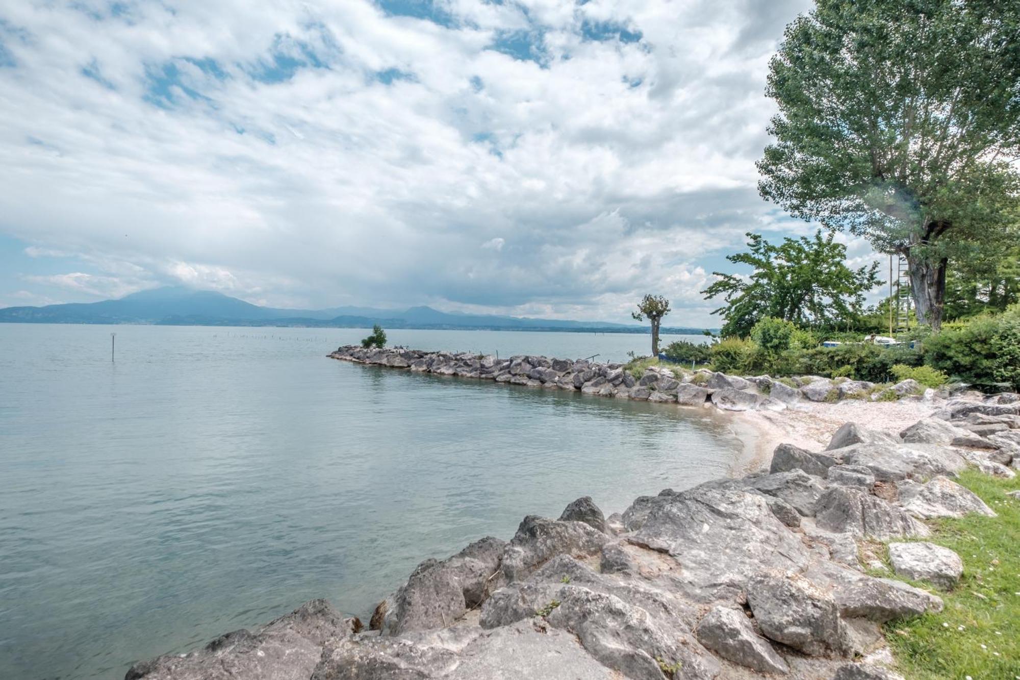 Casa Lugana 9 - Monolocale Con Piscina Fronte Lago Сірміоне Екстер'єр фото
